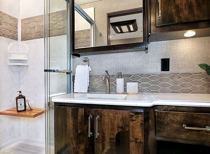 Renegade-RV-2025-Classic-Bathroom