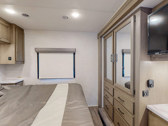 Thor Freedom Traveler bedroom