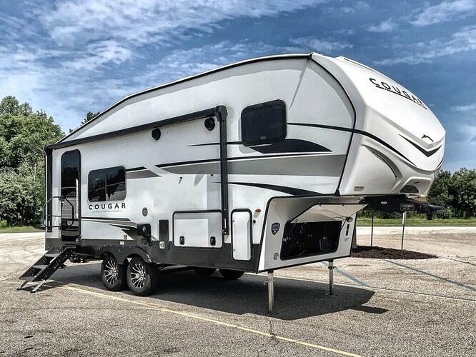 25keystoneCougarSport2100RK-fifth-wheel-under-30-feet
