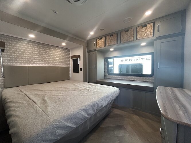 Sprinter 38DKB bedroom 2