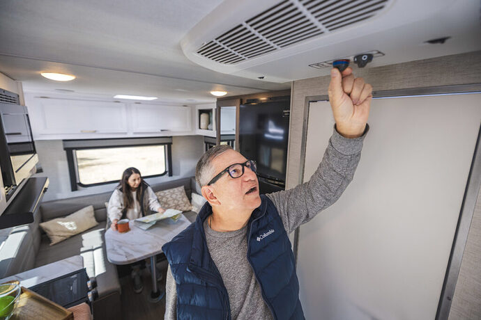 when to call a tech man having trouble operating rv air conditioner