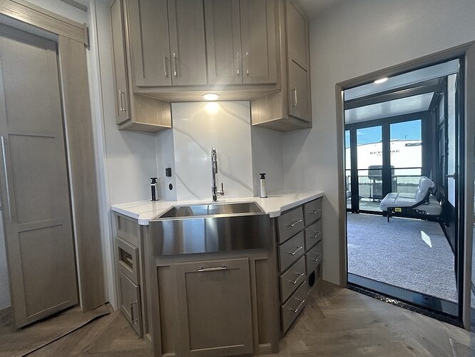 Raptor 443 kitchen