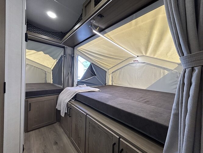 Rockwood Roo 233S Rear Beds