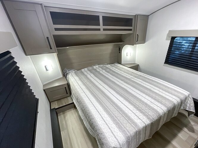 2026_grand_design_reflection_100_series_24rl_bedroom