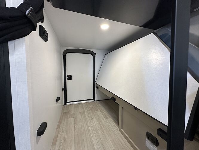 Walkabout 221FROST load door
