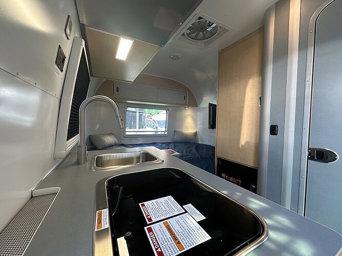 World Traveler 17RB Kitchen