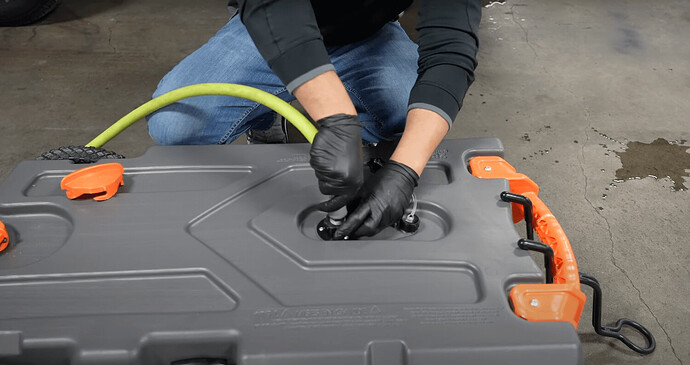 clean-how-to-use-a-portable-rv-waste-tank-01-2023