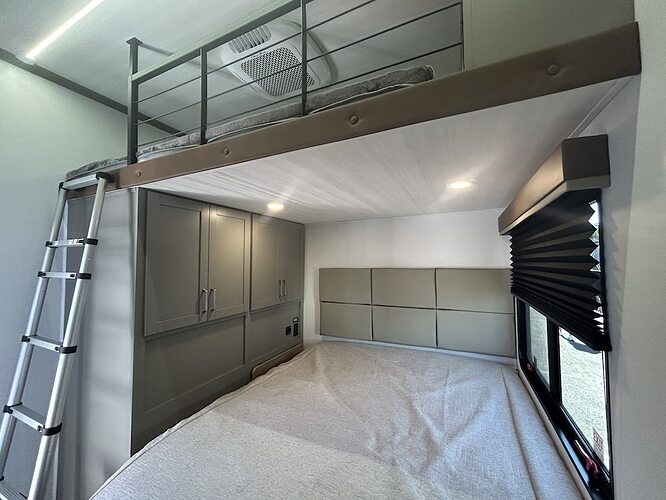 Sprinter 3910RLQ bunk room
