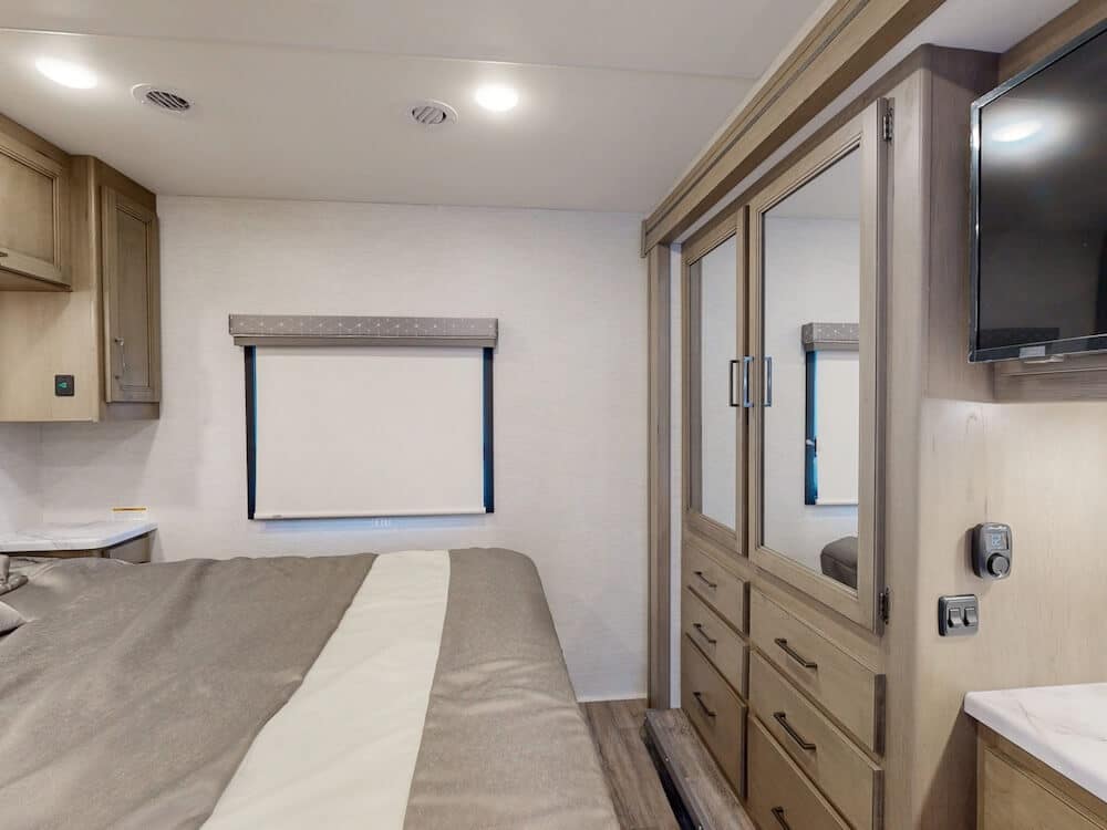 Freedom Traveler A26 bedroom