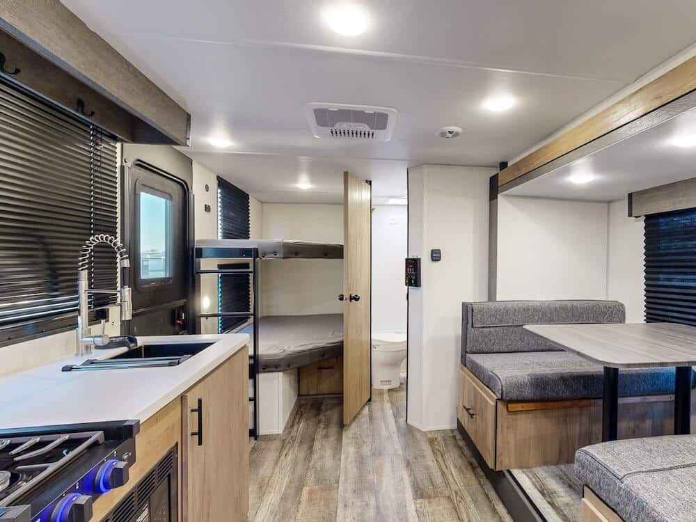 Campsite Reserve 17LS bunks and living area