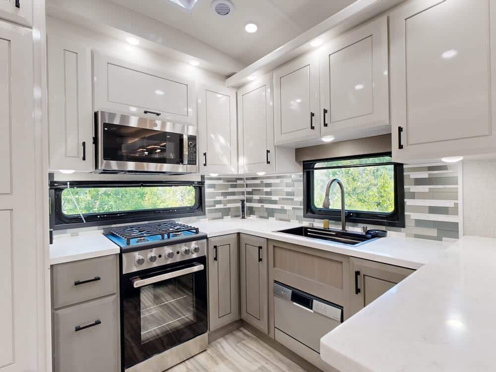 Jayco-Pinnacle-38FBRK-2025-kitchen