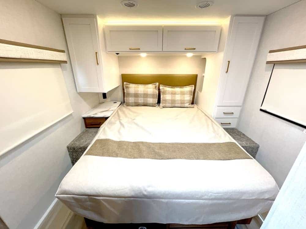 Eddie Bauer EB28 Bedroom