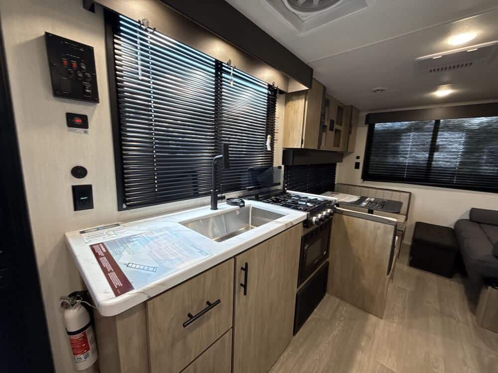 Campsite Reserve 20LF kitchen